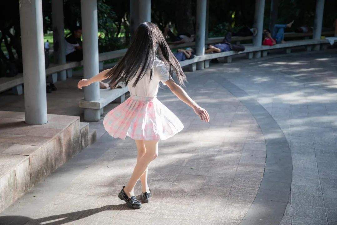 适应不了都市的生活，而选择逃避现实的三和大神是一种怎样的存在