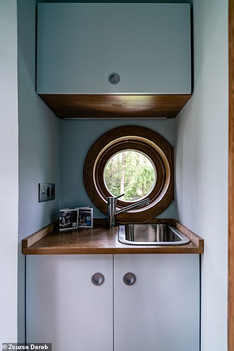 一个小女孩建造自己的房间,13岁少女自己设计制造飞机