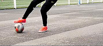 十大精彩足球技巧,十大足球技巧过人动作