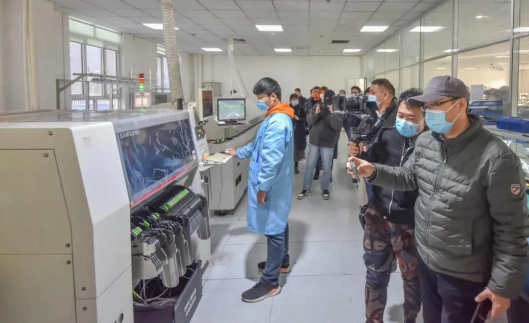 第三期“V看石家庄·美丽省会行”探访新一代电子信息产业代表企业