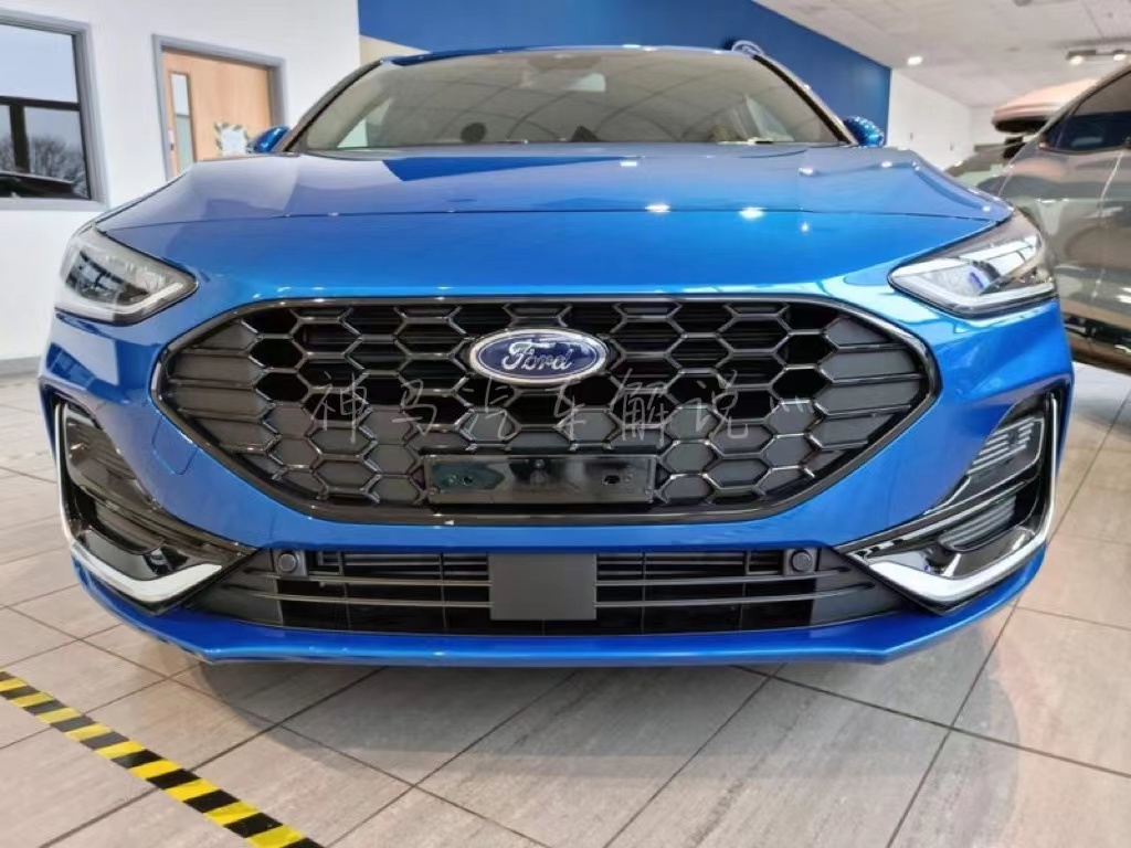 20201.5t福克斯两厢最高配,福克斯2020两厢锋潮版对比思域