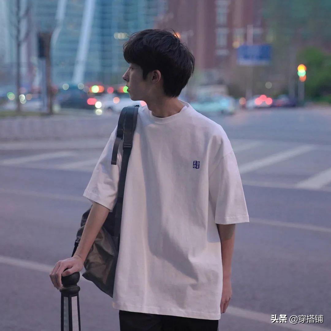 夏天穿t恤怎么穿显高男士,矮个子男生穿什么t恤好