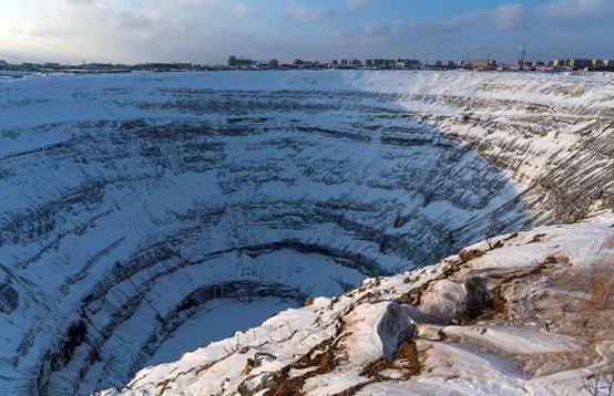 飞越俄罗斯上空,世界目前最大的钻石矿