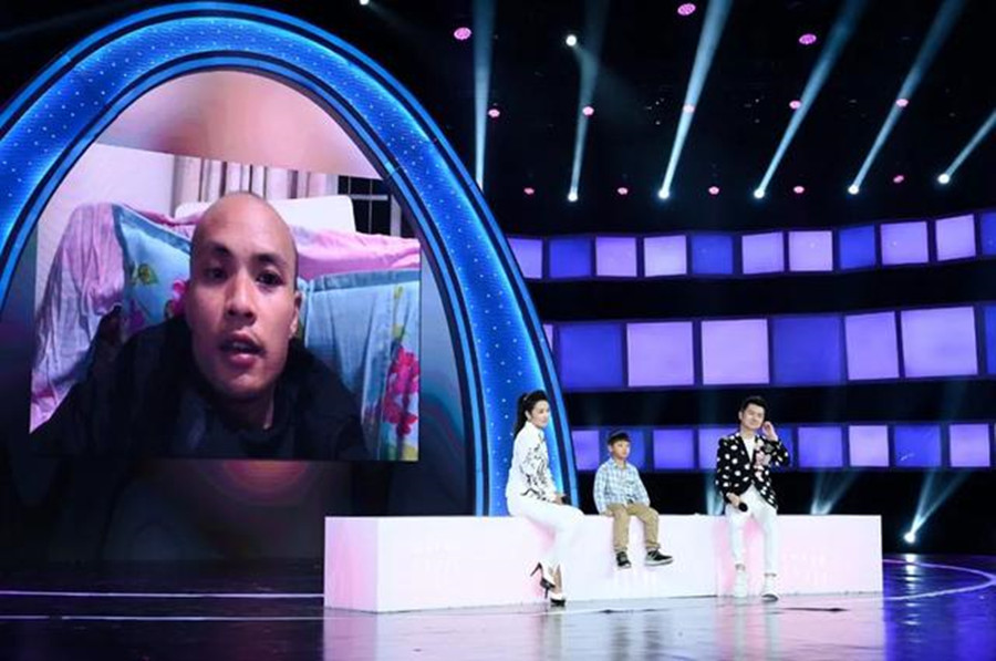 5岁男孩照顾瘫痪爸爸如今怎样了,爸爸3年前成植物人