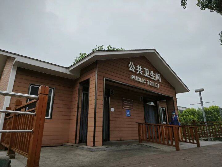 小厕所大文明焦点访谈,小厕所大民生记者走进街道公厕