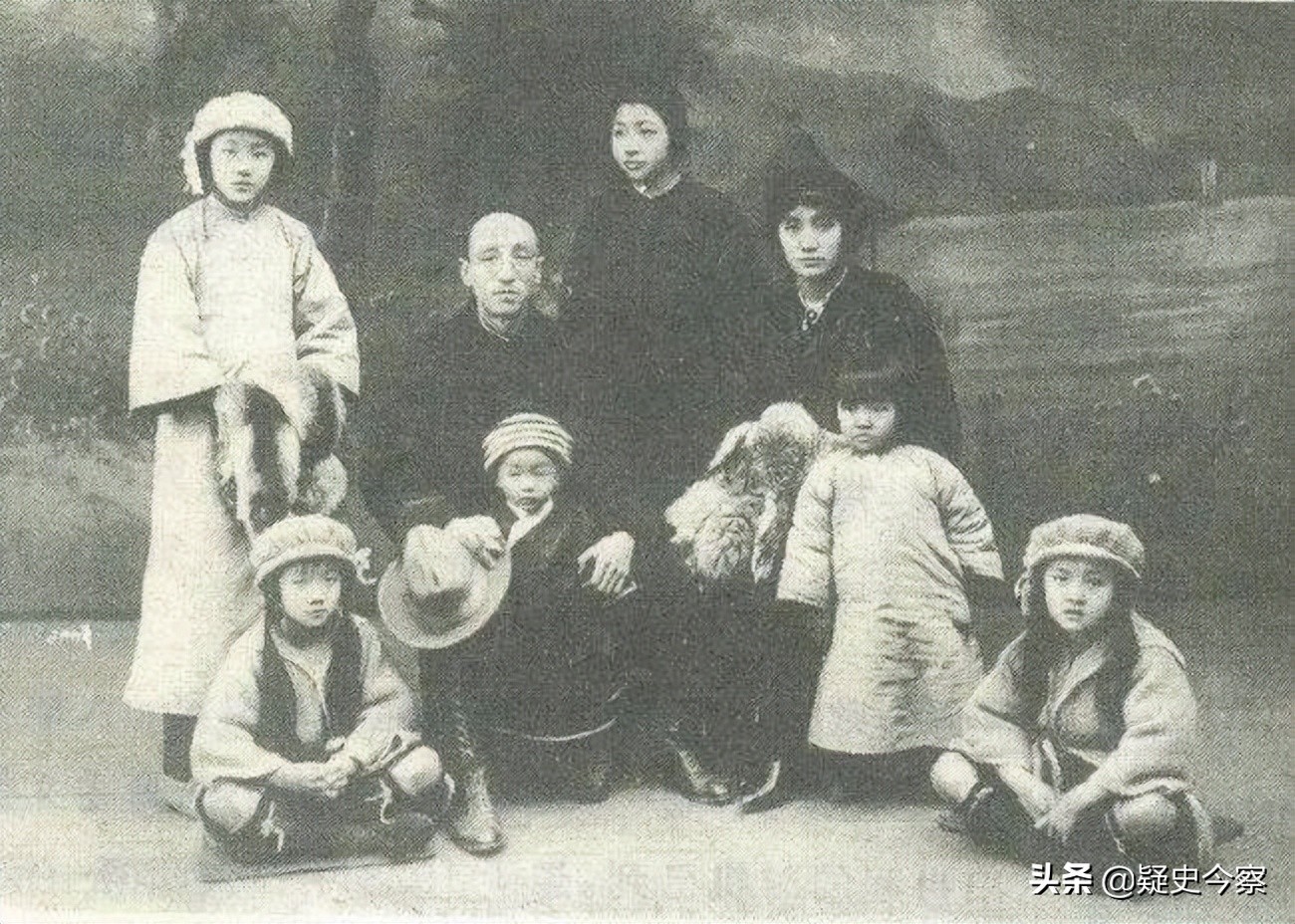 上海锦江饭店创始人，13岁进*楼青**，遭丈夫歧视后主动离婚活成传奇