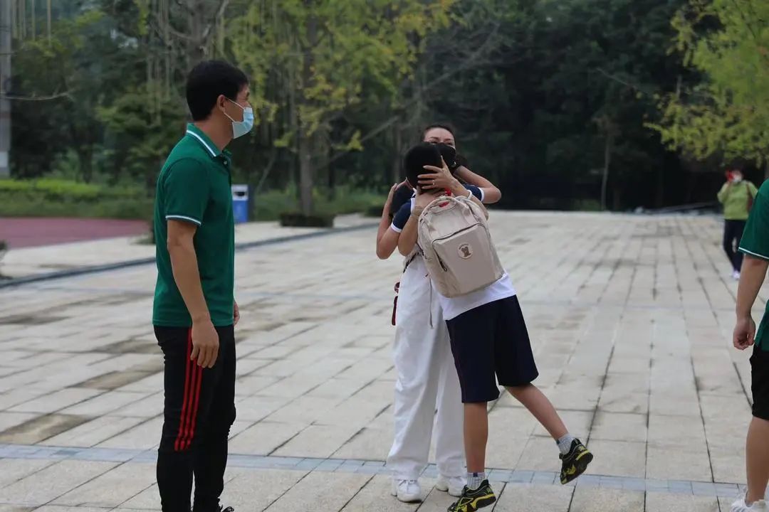 再见了，小盆友——9月19日成都家长成功“解除居家”……