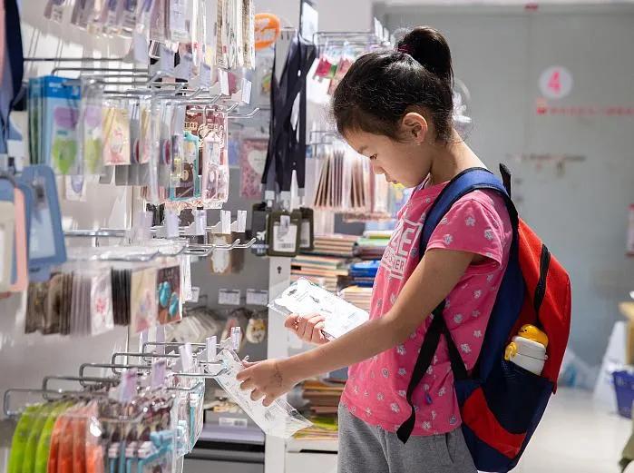 莎莎文具店老板娘被介入调查，女生已被证明清白，可惜再也回不来