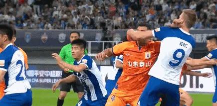 泰山客场女球迷被围堵,泰山天津女球迷