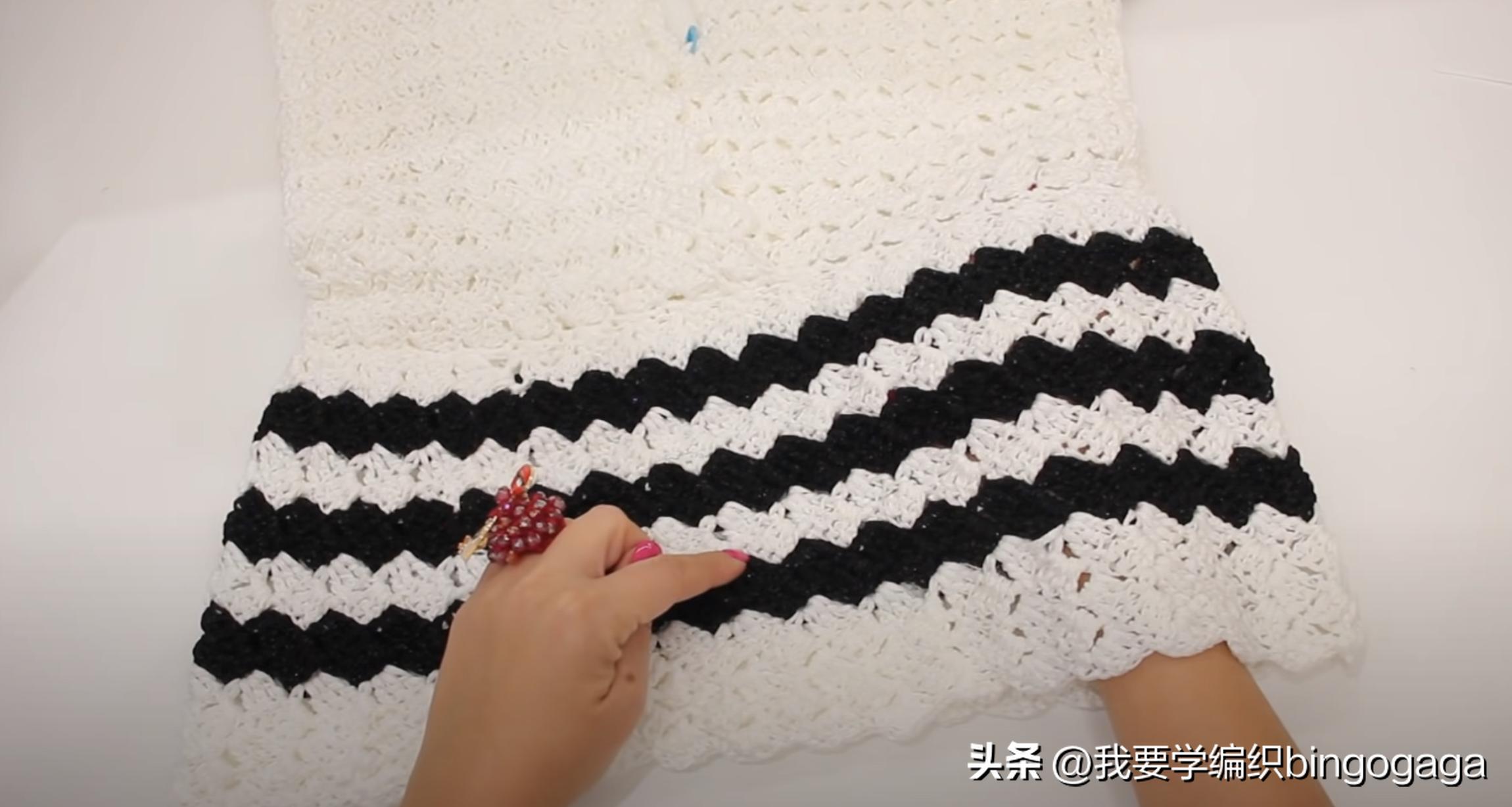 怎样钩夏季黑色短袖t恤衫,夏季钩针镂空短袖教程