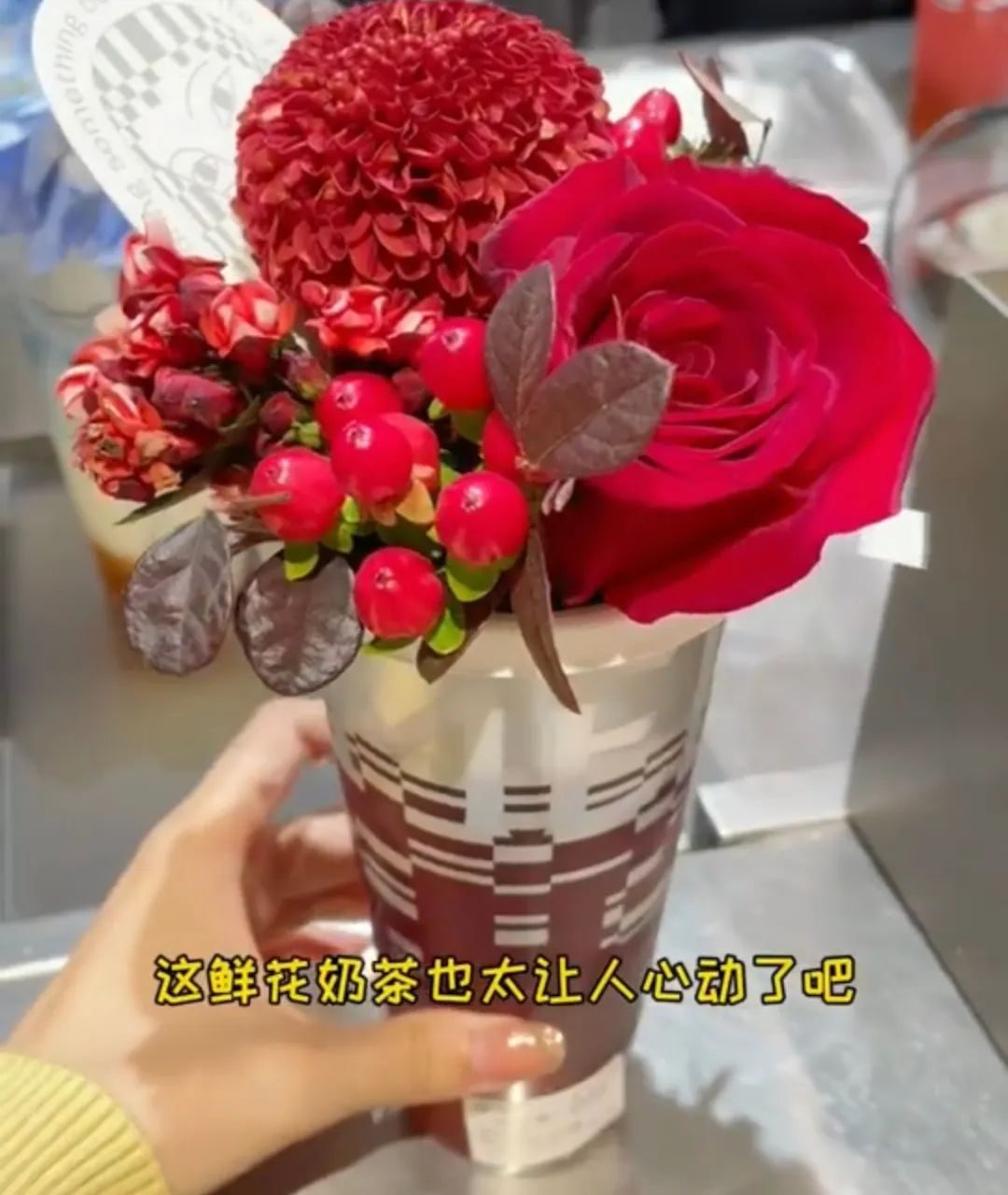 全网疯传的“章鱼拿铁”事件，正在恶心中国年轻人