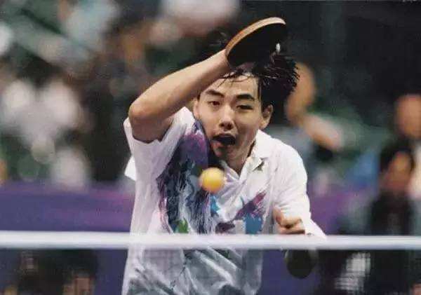 1987年*小平邓**邀请马拉多纳来中国踢球，马拉多纳：没有三亿我不去