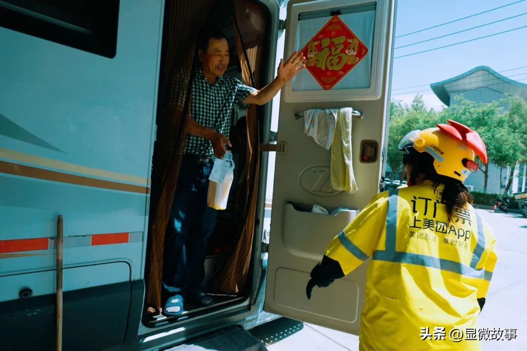 沙漠边缘的县城女骑手:月入1.5万,我过上了自由的人生
