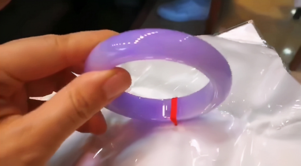 某宝直播的翡翠手镯,直播间翡翠镯子是真品