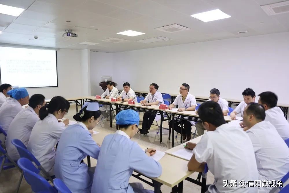 六旬老人被送医救治急寻亲属,六旬老人在信阳被送医治疗