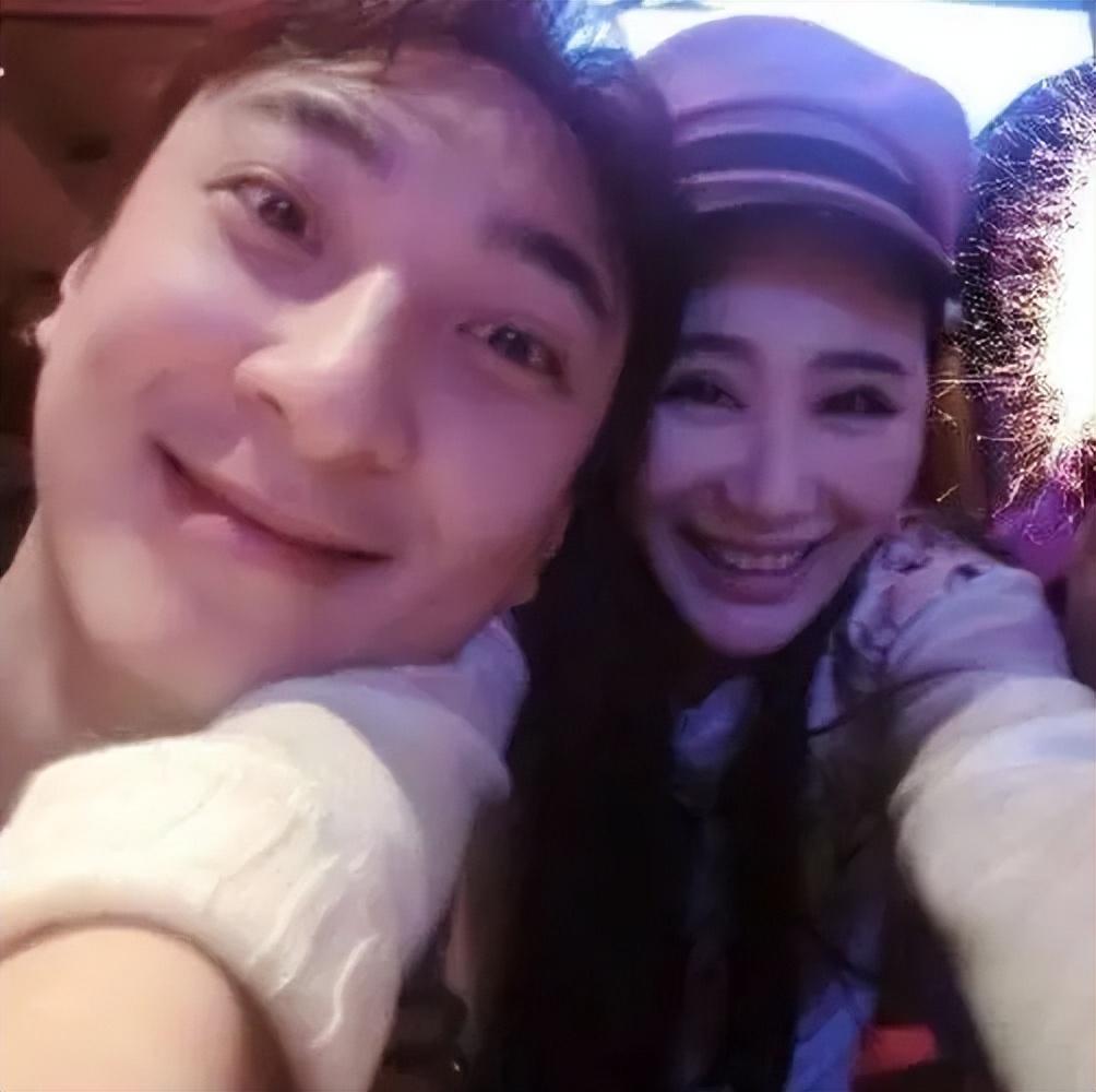 万达少爷王思聪，他的“消失”其实早就有迹可循，这是踢到铁板了