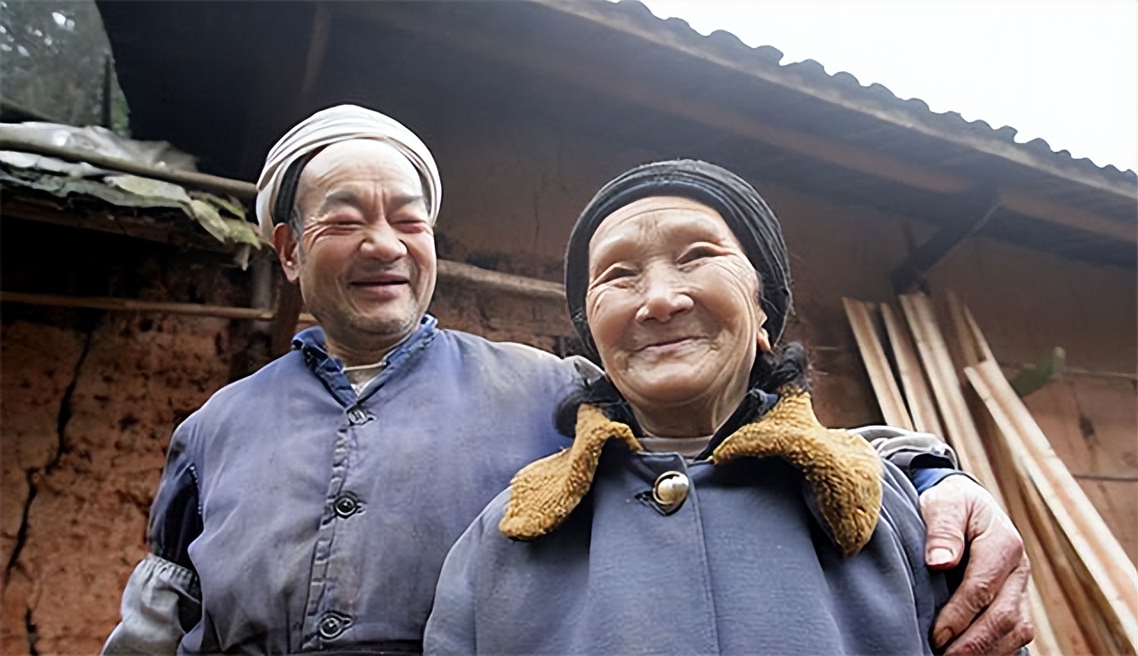 小伙带29岁寡妇隐居深山50年,19岁小伙与寡妇隐居深山50年