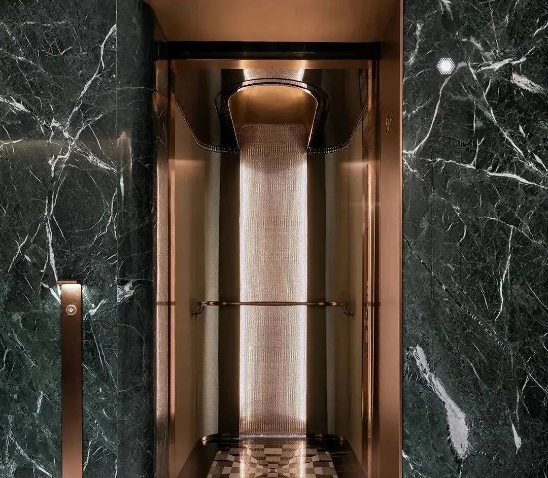 这就是5星级酒店，必须用大理石装修电梯的原因