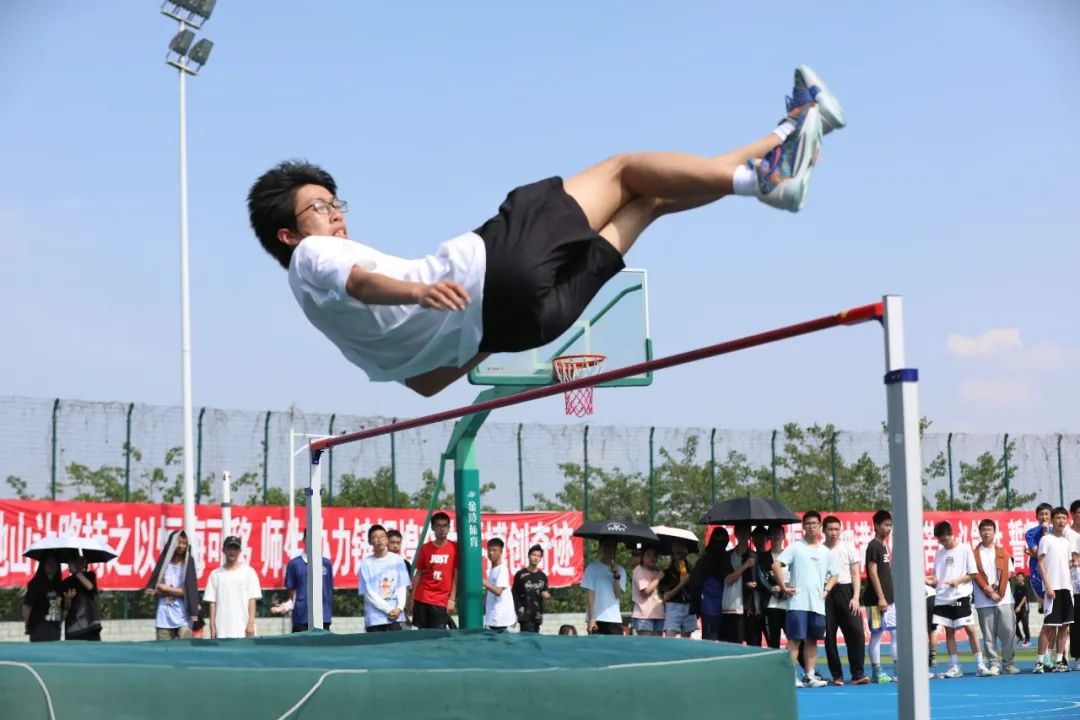 绵阳南实中学实验学校和南山双语,绵阳南山中学实验学校
