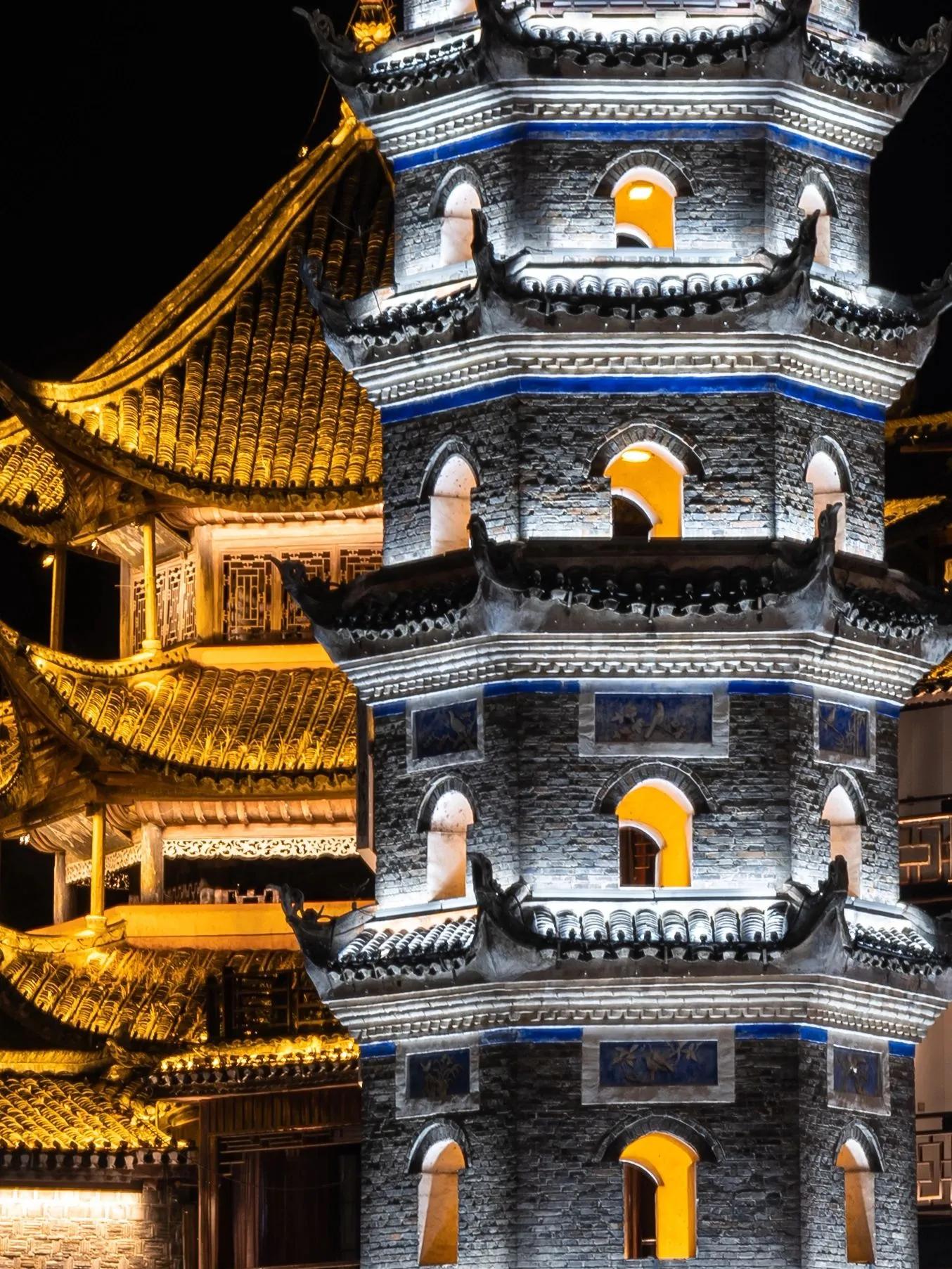 关于凤凰古城的旅游攻略图,凤凰古城真的值得一游吗