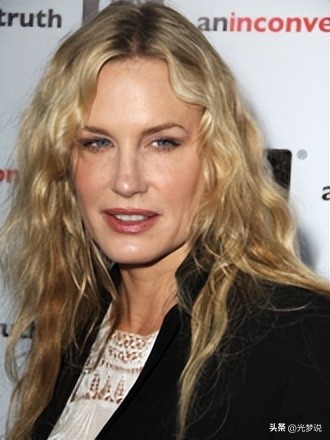 电影《巨型女的袭击》展现女性主角的力量和坚韧