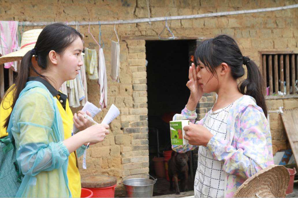 18岁女生为了手机毁了自己一生,高中女孩被感情毁了一生