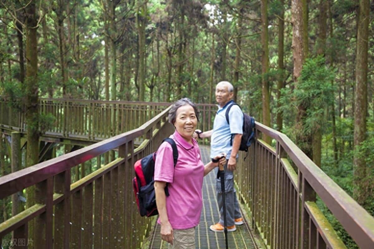 56岁大姐嫁给了高富帅,38岁大姐嫁25岁小伙