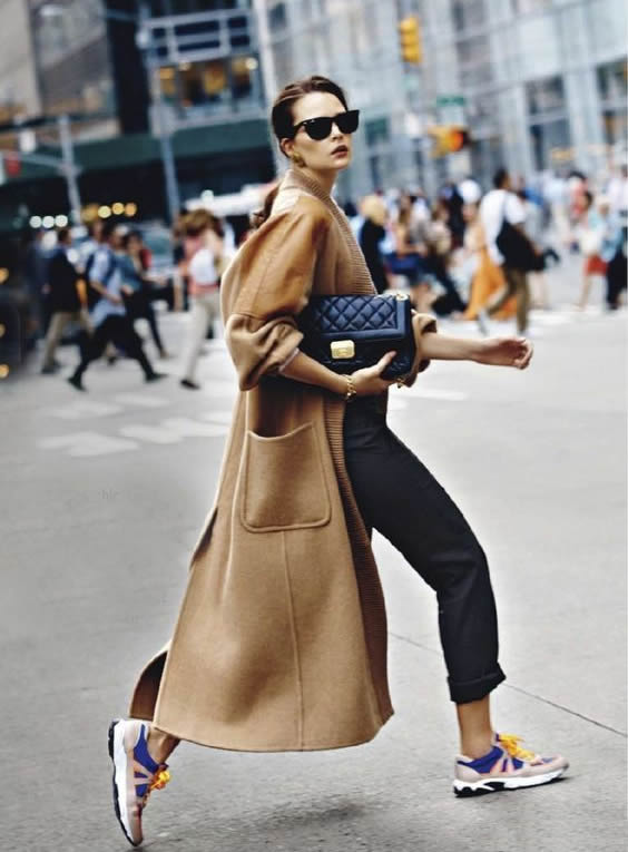 棕驼色大衣高级感穿搭,米驼棕大衣配什么颜色的内搭衬衫