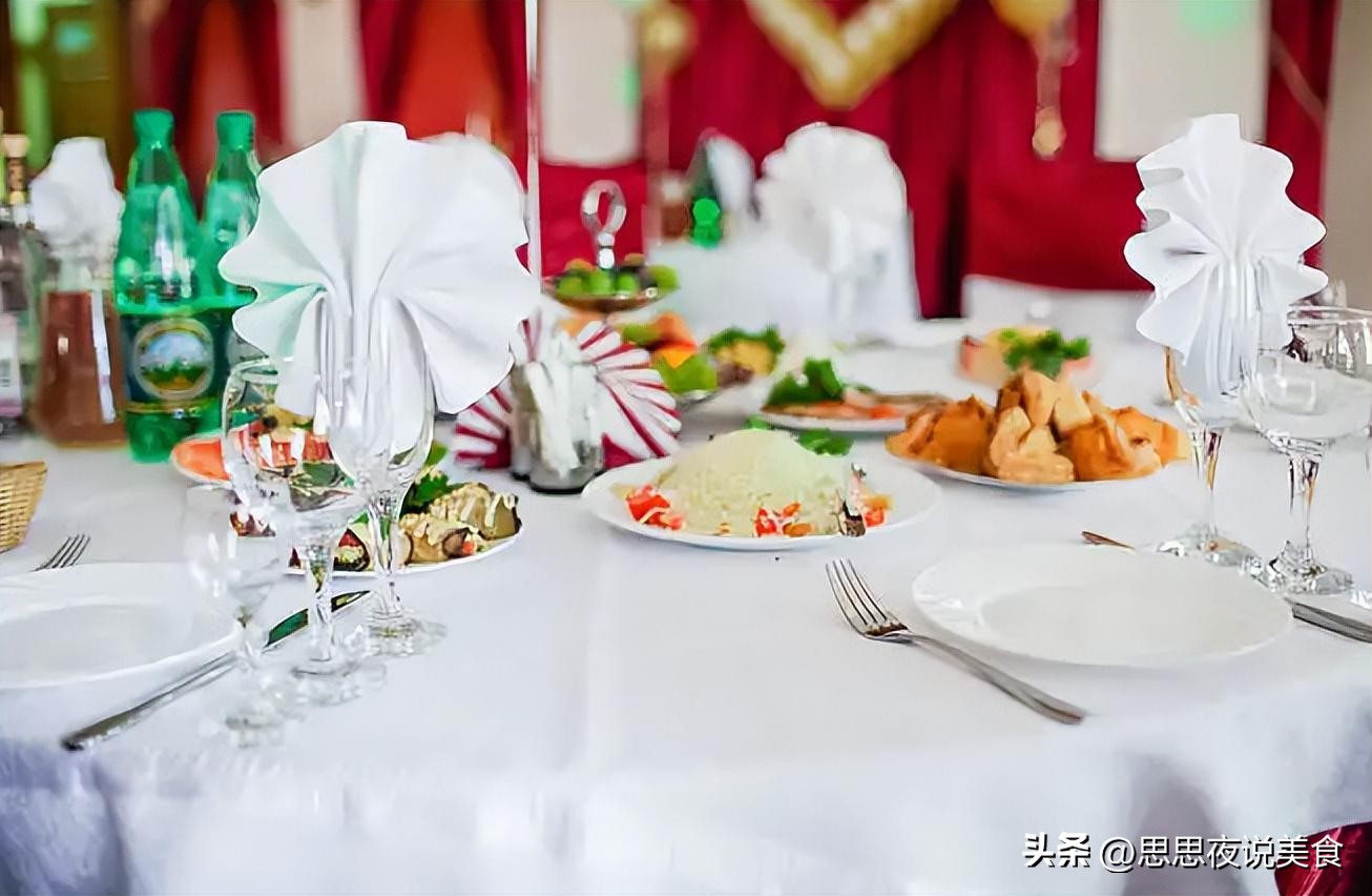 小伙回家参加婚礼,男子回老家参加婚宴