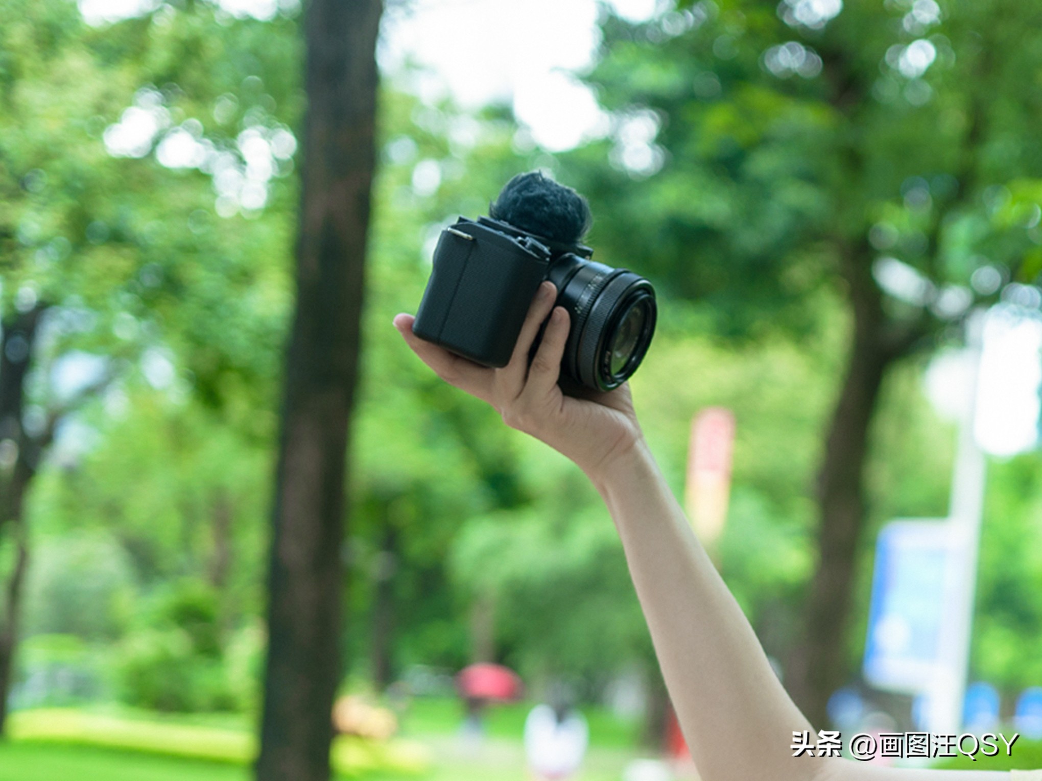 技术不够装备来凑，索尼ZV-E1真定位新手？Vlog初学者心得分享