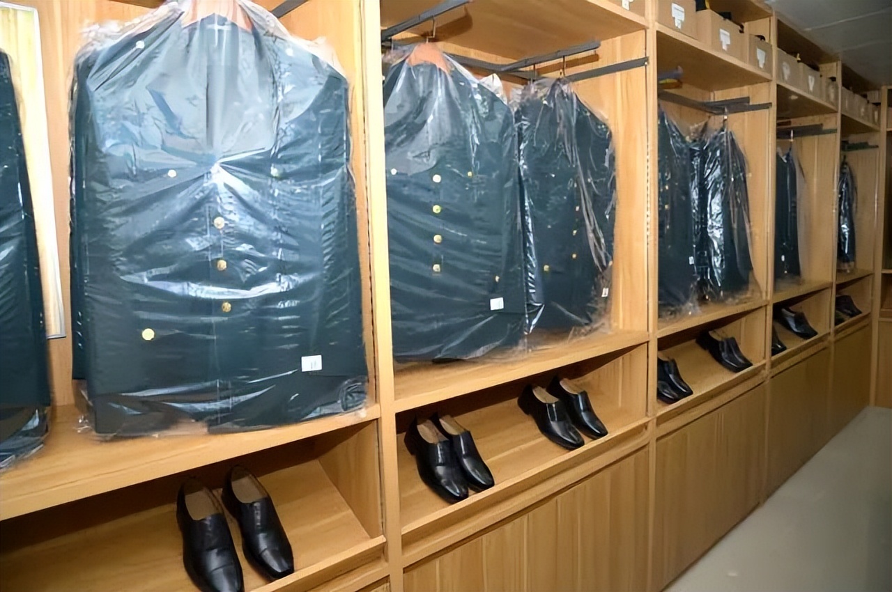 部队被装开箱,部队被装