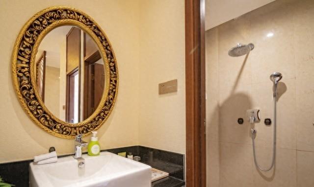 纪实：男子强行和足浴店*技师女**发生关系，称：和她是老熟人，没事