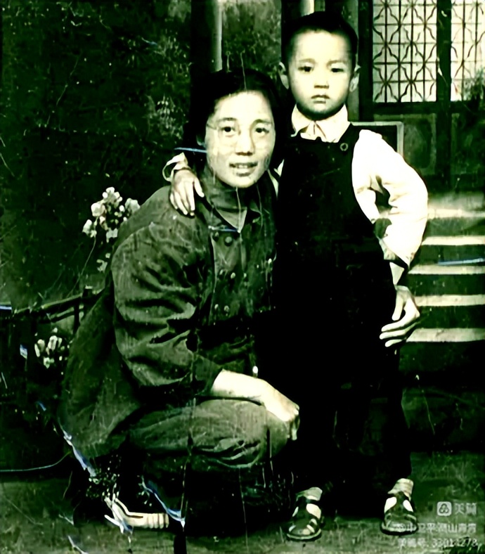 抗日战士的爱情故事,抗战老兵回忆抗日女兵