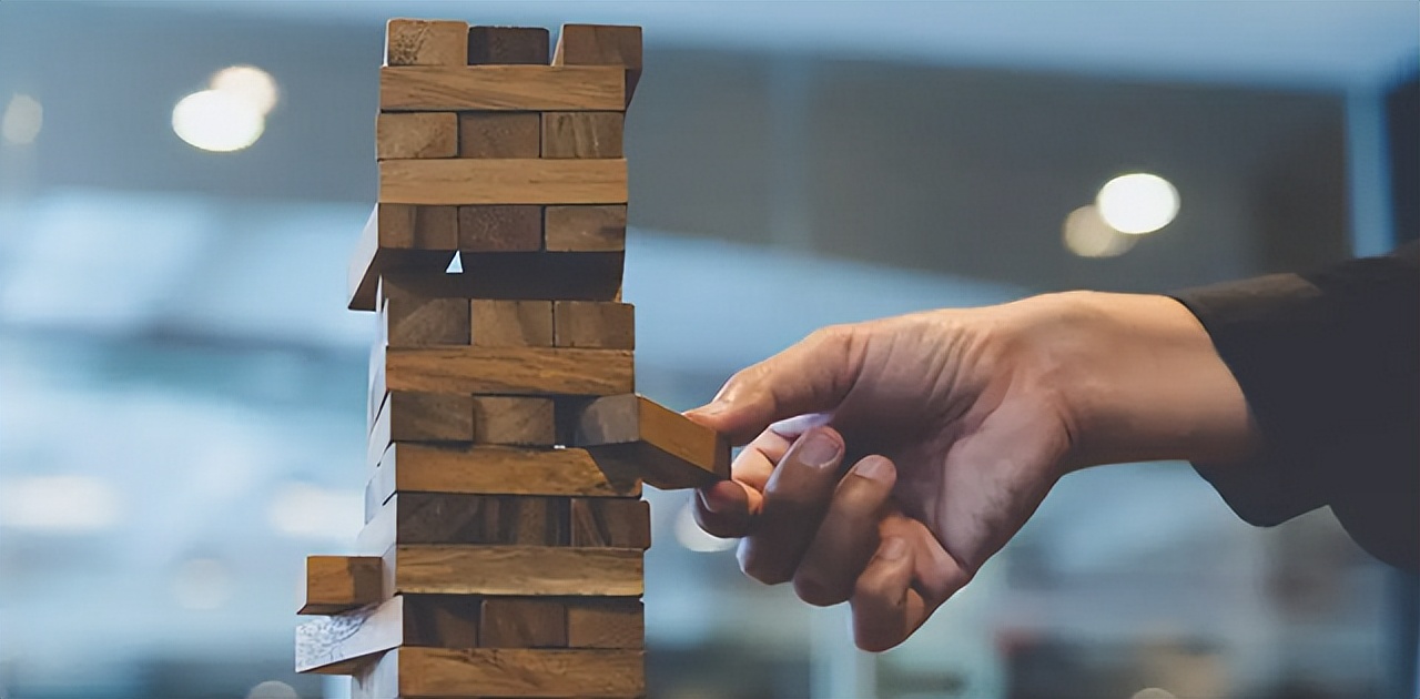 沈阳老太一人坑一座城,一人坑一城是真的吗