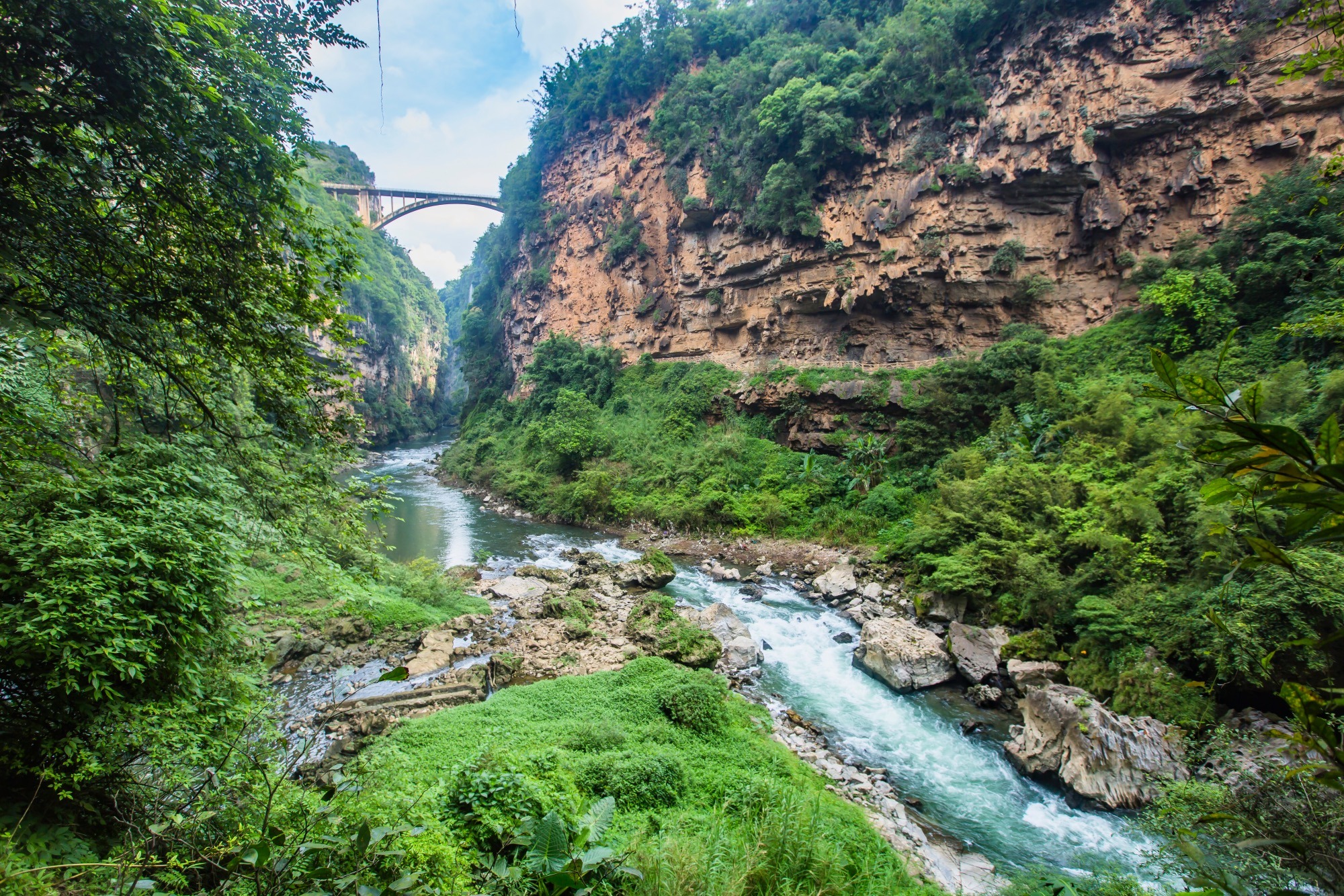 贵州兴义市马岭河峡谷瀑布景点,黔西南兴义市马岭河峡谷
