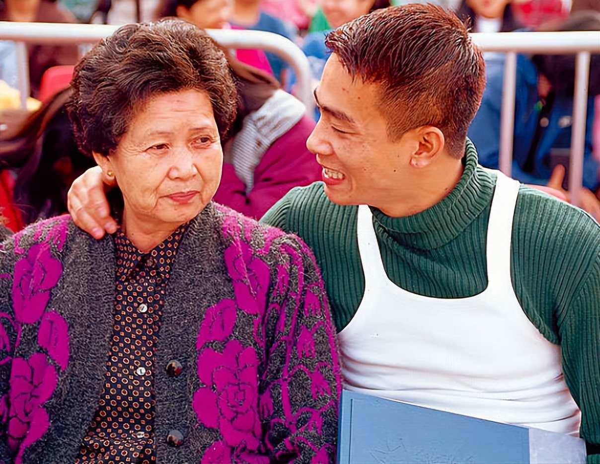 陈小春成长经历,陈小春15年艰难成名史