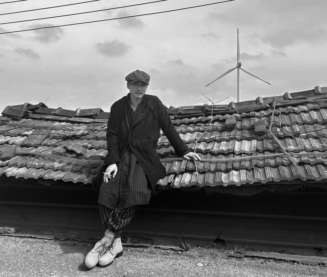 著名演员演戏10年，却蜗居二环10㎡，存款5位数：这么穷？我不信