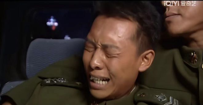 史班长和许三多离别时照片,为什么许三多把史班长挤走了