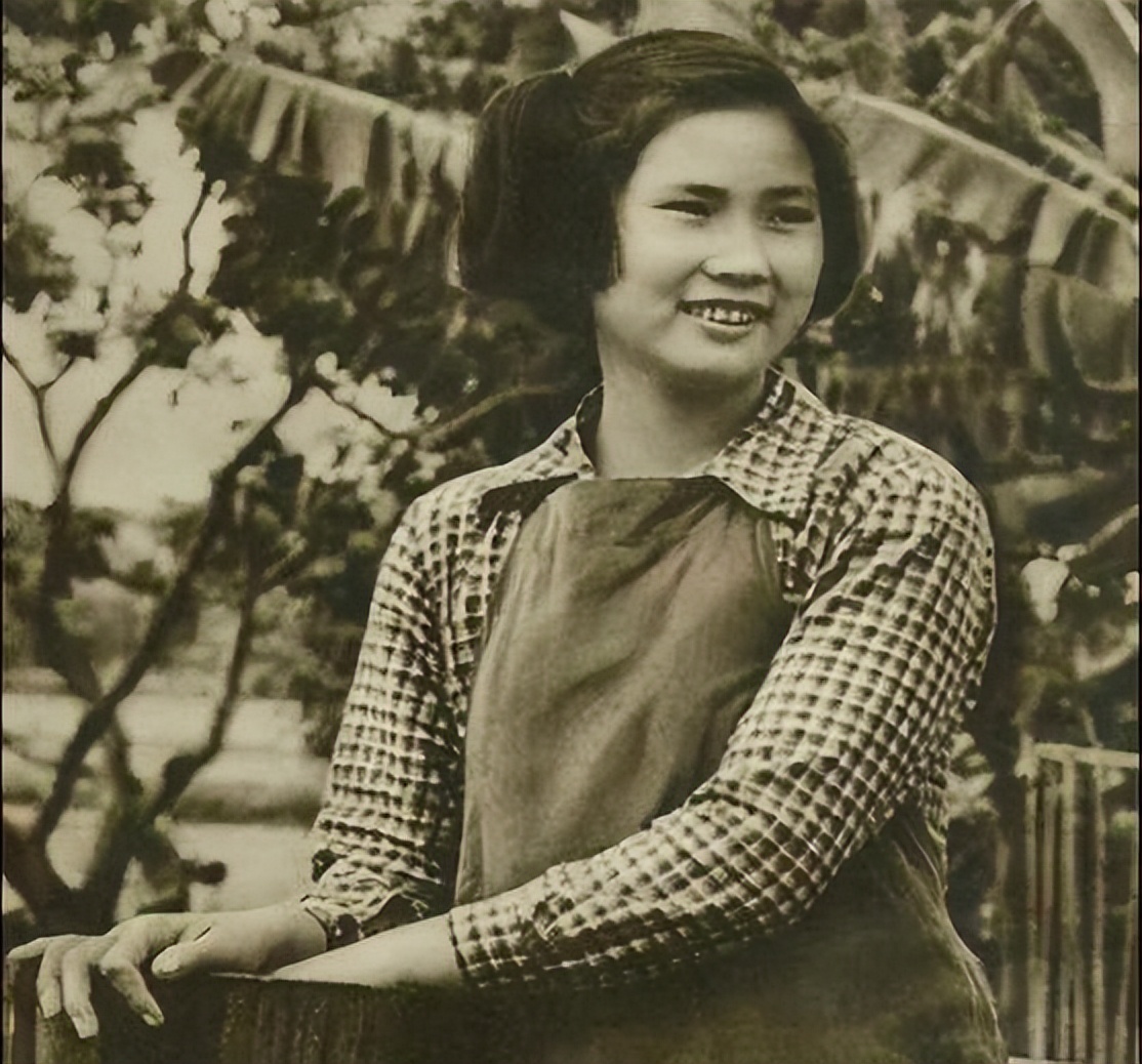 老公娶保姆，独女自杀，坐牢18年出狱后扫厕所，80岁赚千万翻身