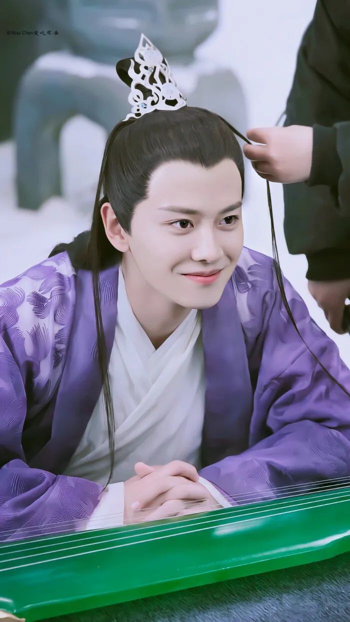 爱豆表格图任嘉伦,任嘉伦头像帅气高清粉色