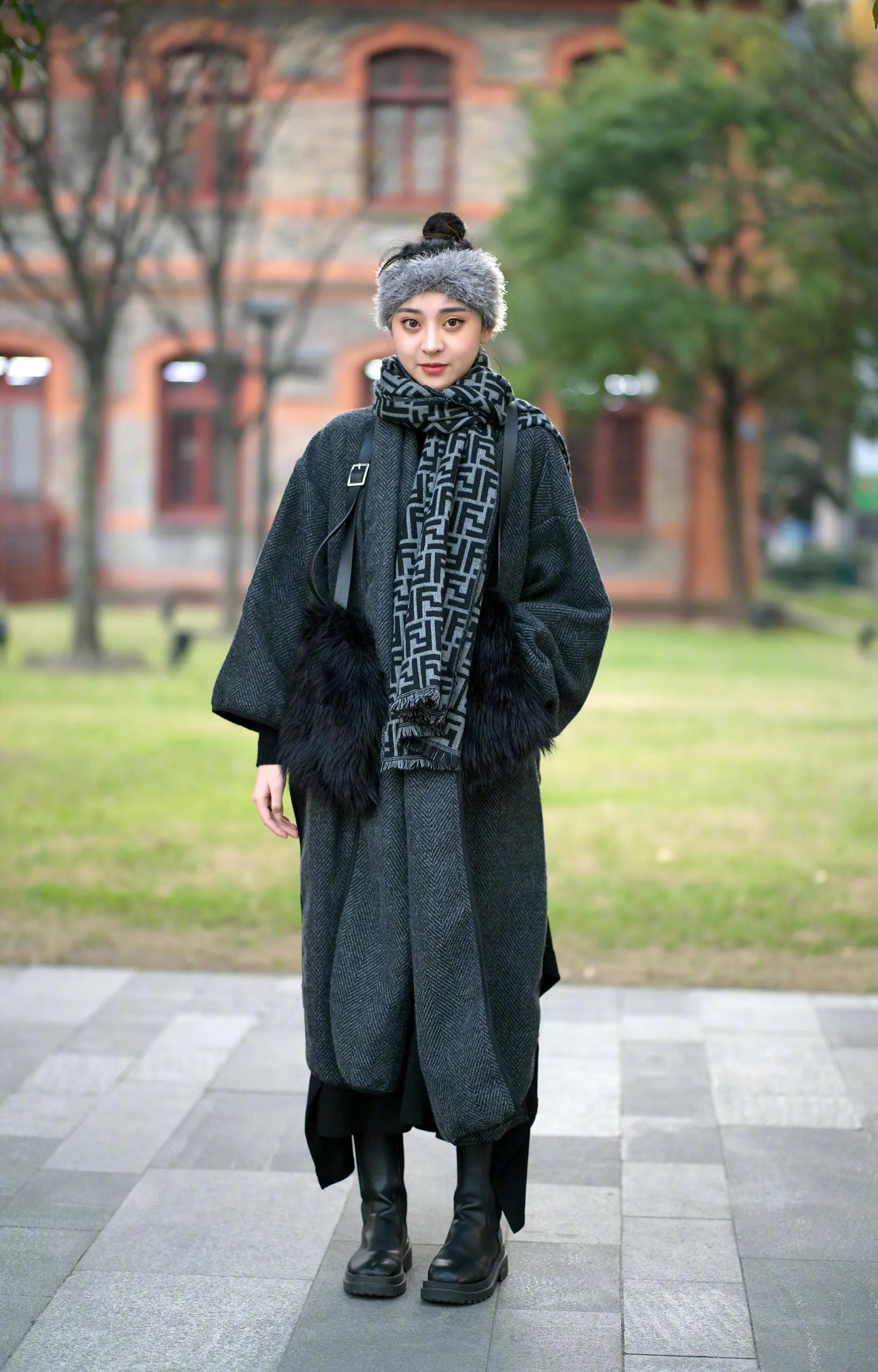 看街拍穿搭推荐,fendi围巾搭配lv