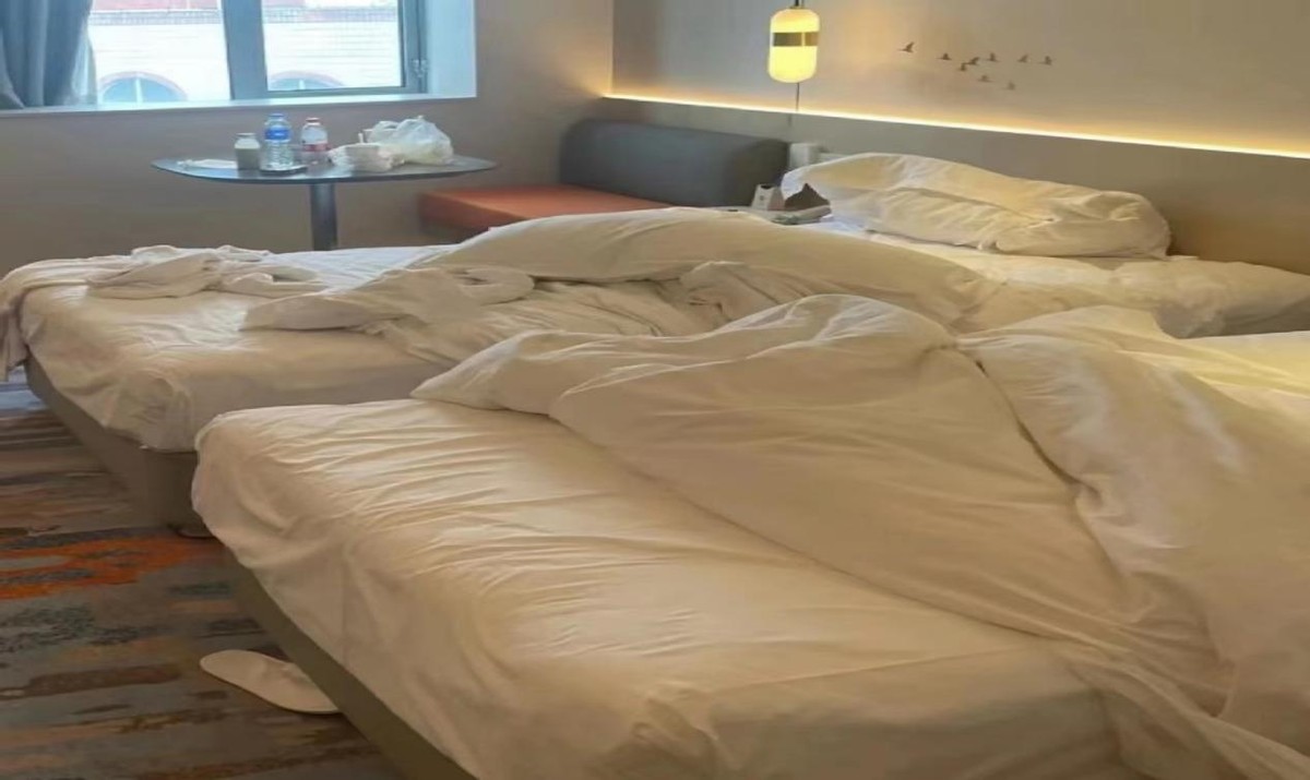 男子腹部痒，医生用镊子夹出12只阴虱！原来阴虱有这3个传播途径