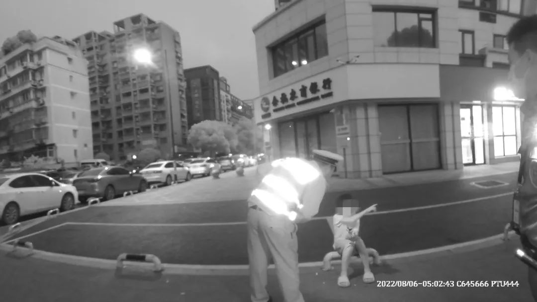 最新海关查获新闻,海关查获违背一个中国原则教材