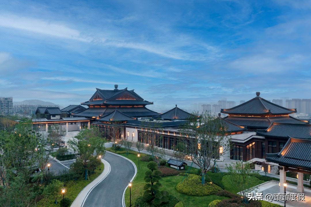 济南前十酒店,趵突泉一城山色半城湖