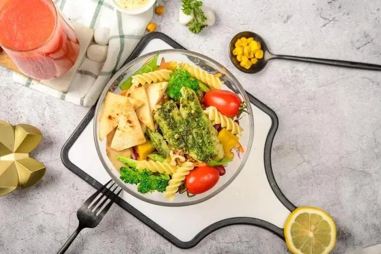 观点|轻食店简单又高利？五大原因浇灭你要开轻食的热火