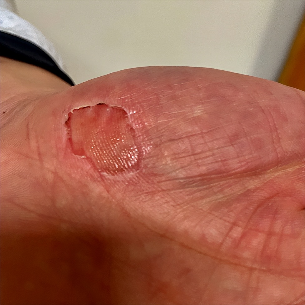 郭艾伦李晓旭飞身救球,cba辽宁吉林郭艾伦救球