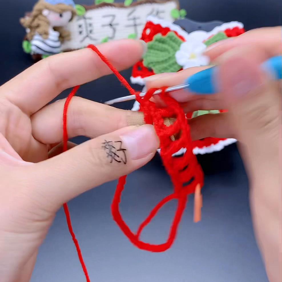 草莓发圈钩织教程新手,草莓发圈钩织教程图解