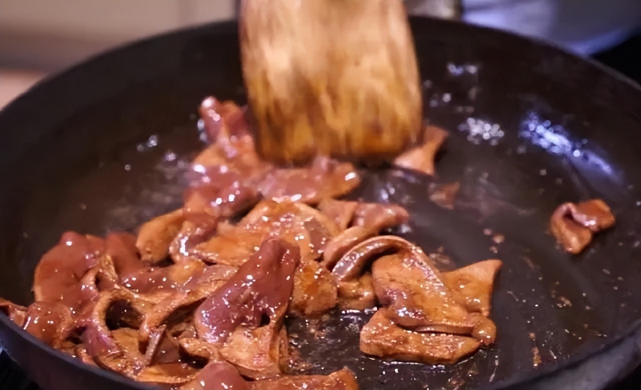 猪肝用面粉洗才干净,猪肝用清汤煮怎么处理