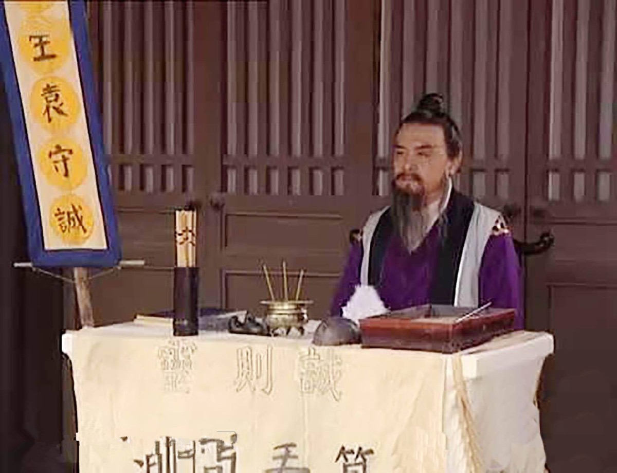 乾隆化名去算命,乾隆下江南神算子给皇帝算命