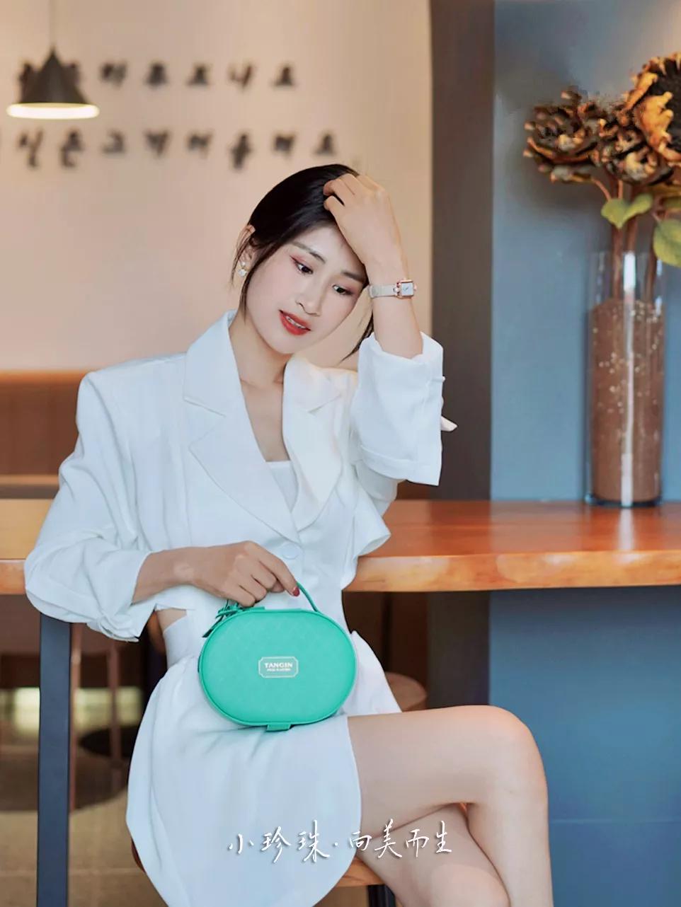 关于手表穿搭,什么颜色的手表容易搭衣服